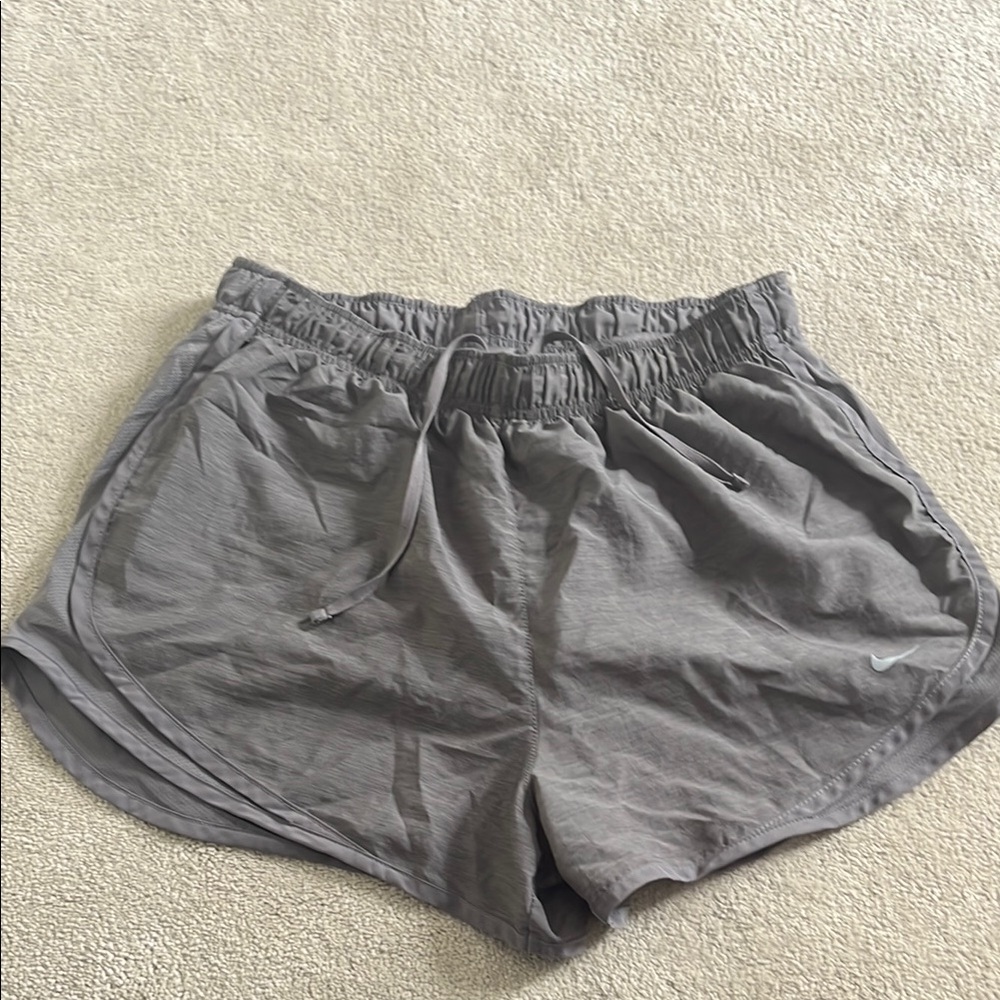 Nike Women's Gray Athletic Shorts Size Large Drawstring